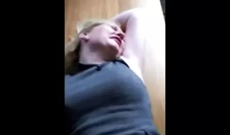 آن مرد تقدیر را بر روی دوست دختر عکس جدید سکسی خارجی موی سرخ و صورت خود قرار داد
