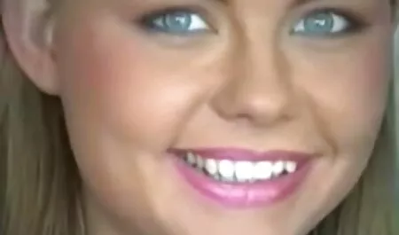 زن شاخ خم شده و دانلود تصاویر سکس خارجی برهنه غسل ​​می کند