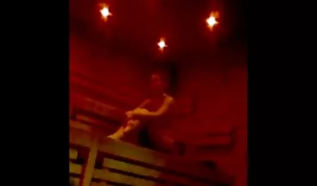 قلم مو دختر عكس سكسى خارجى قزاق را مسواک زد و با مادرش روی الاغش گذاشت