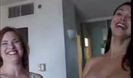 رابطه جنسی لزبین در آشپزخانه پس از شستن ظرف ها عکسهای سکس زنان خارجی