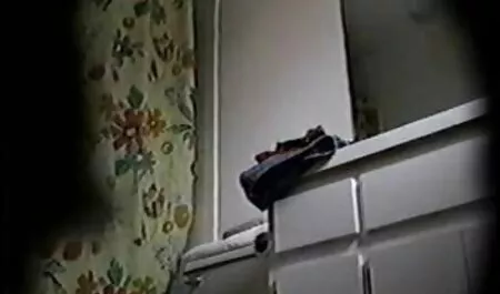 زن برهنه پس از ادرار از نیمکت ، بیدمشک را پاک کرد تصاویر سکسی متحرک خارجی