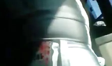 زن هوشیار در طول مسیر به سرعت در عکس های سکسی خفن خارجی پارک ادرار می کند