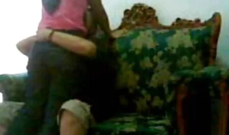 دختر شسته و انگشت خود عکس های سکسی خفن خارجی را در باران می گذارد